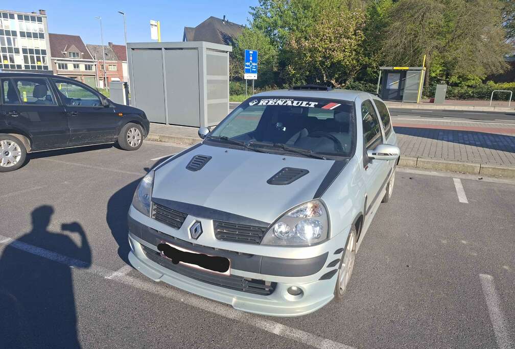 Renault Clio 1.2i 16v EXPORT nederlands/Traduction en français dans la description