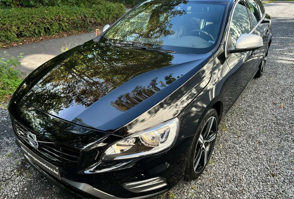 Volvo V60 2.0 T3 Momentum R-Design