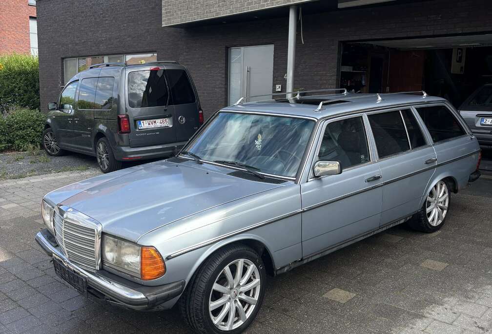 Mercedes-Benz W123 300d
