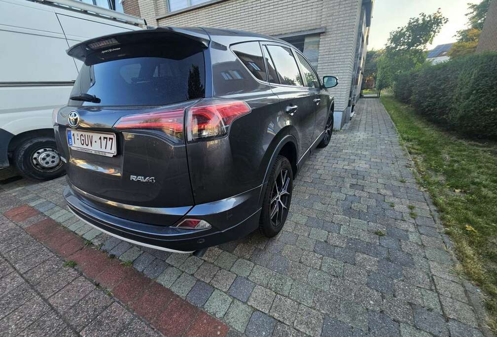 Toyota 2.0 D-4D 4x2 Start-Stop Edition-S