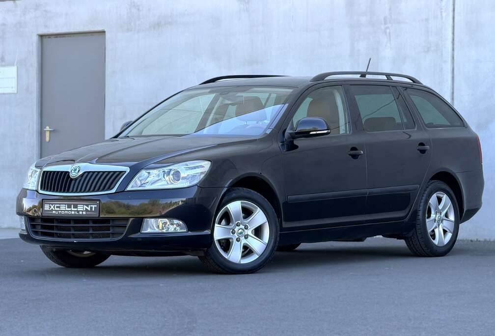 Skoda SW 1.6 CR TDi Ambition/DSG/BOITE AUTO/BLUETOOTH/GPS/PDC/JANTES/ PRIX A EMPORTER