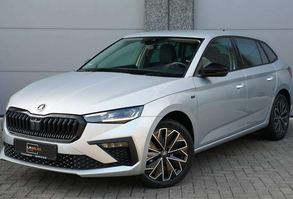 Skoda Black Pack Tour MODEL 2025 * MATRIX/ KEYLESS / CAMERA / CARPLAY / CRUISE CONTROL / GETINTE RAMEN / VERWARMDE ZETELS *
