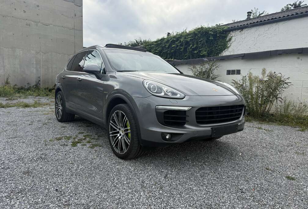 Porsche 3.0i V6 Hybrid Tiptronic S