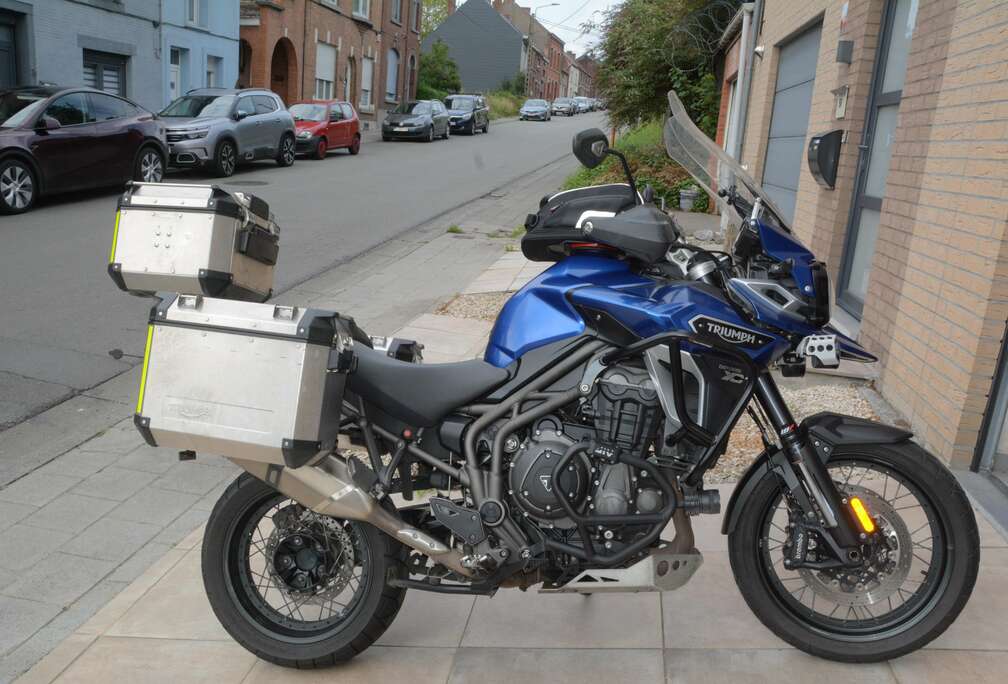 Triumph Explorer XCA
