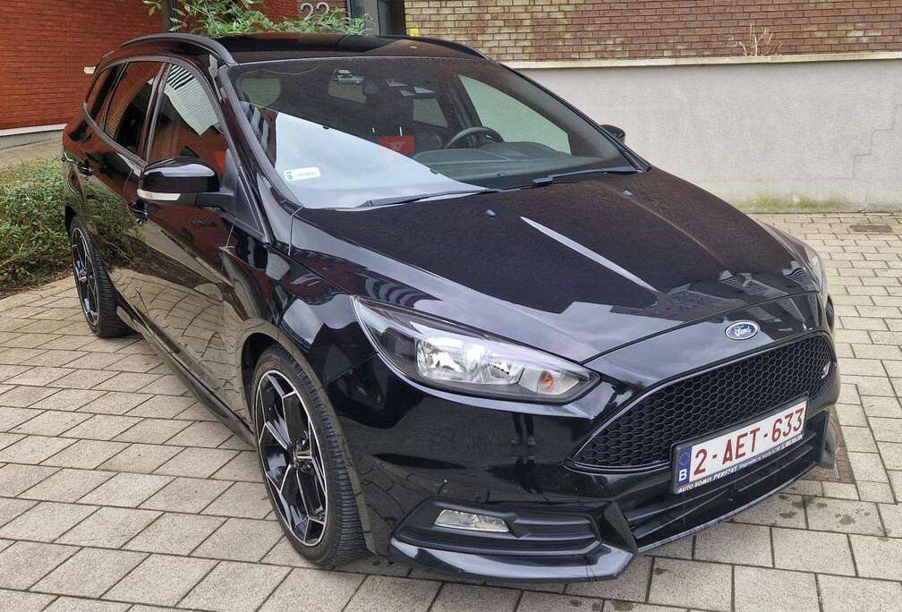 Ford Focus Turnier 2.0 TDCi ST mit Leder-Exclusiv-Paket