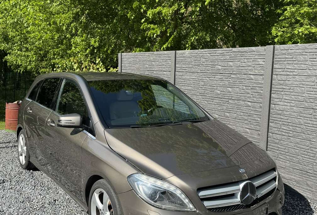 Mercedes-Benz Accidenté