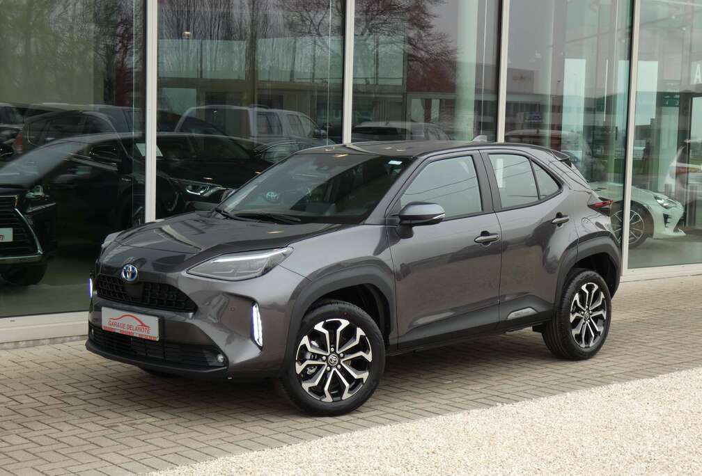 Toyota HYBRID +Trekhaak +Parkeersensoren V&A +Zetelverwarming +Dodehoek +Stuurwielverwarming
