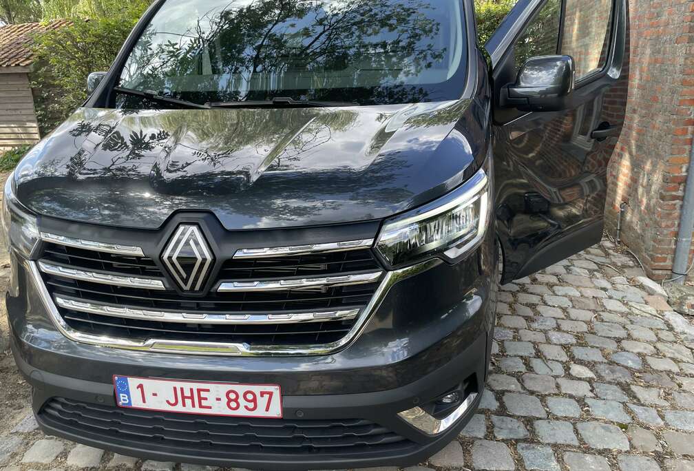 Renault 2.0 dCi 29 L1H1 Grand Confort EDC