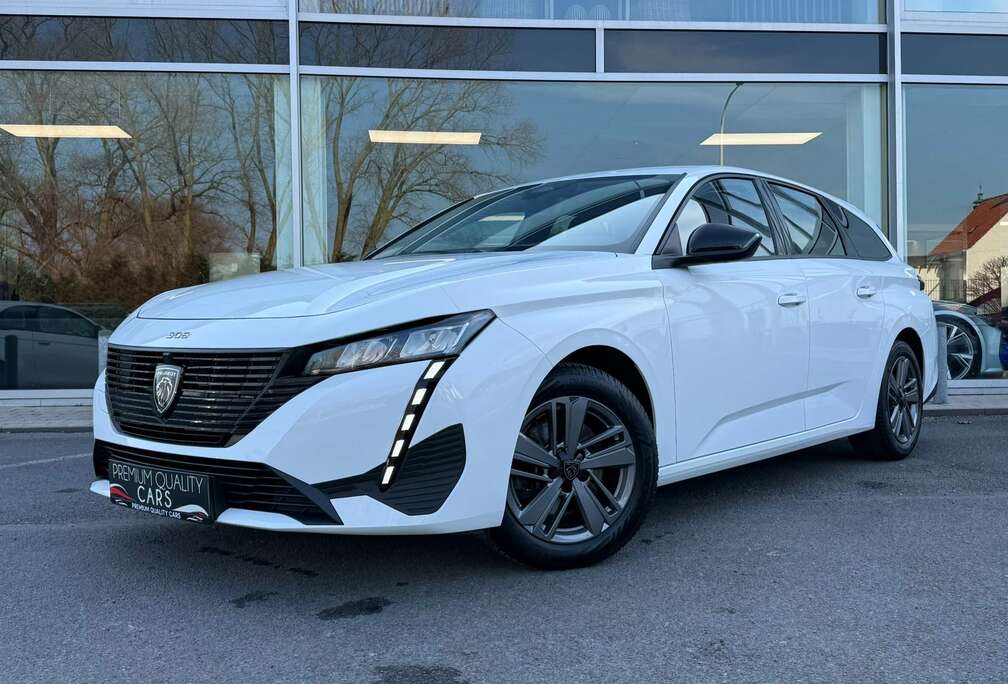 Peugeot AUTOMAAT / CARPLAY / SENSOREN / NAVI / AIRCO /