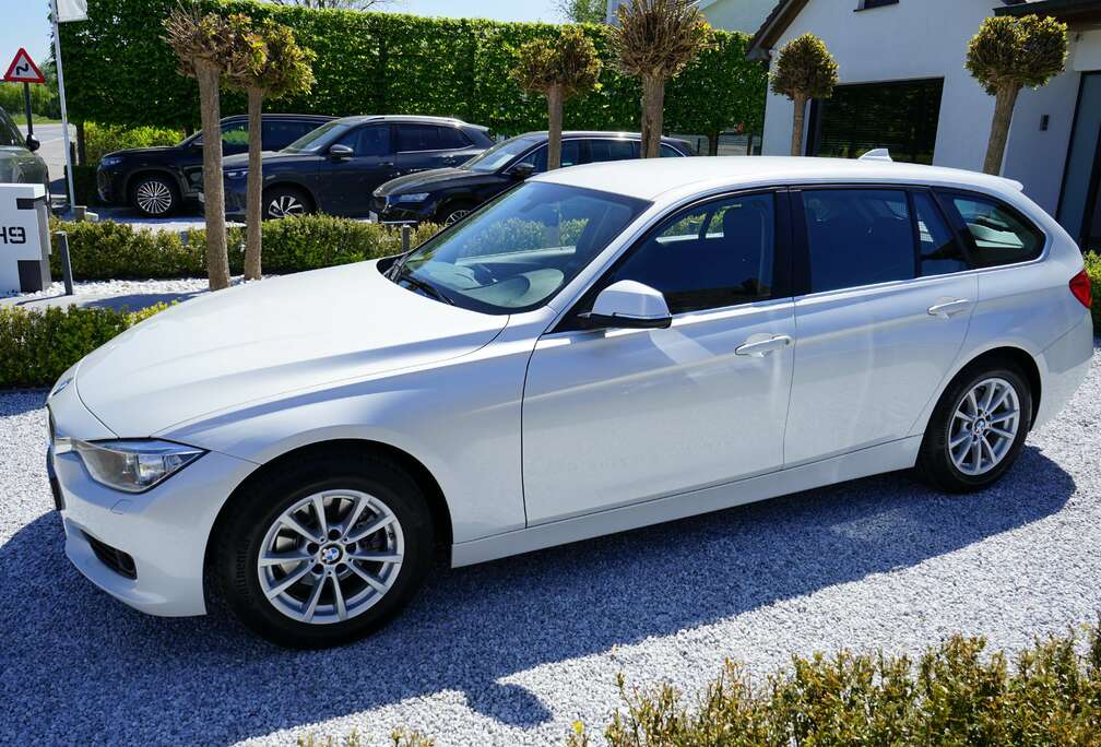 BMW Touring 320iA / Automaat / 184 PK / Navi / *** Parelmoer Mineralweiss Metallic ***
