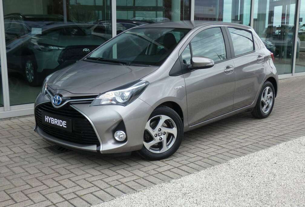 Toyota Hybrid Dynamic +Parkeersensoren voor +Parkeercamera +Cruise control +Keyless entry +Lichtsensor +Regensensor