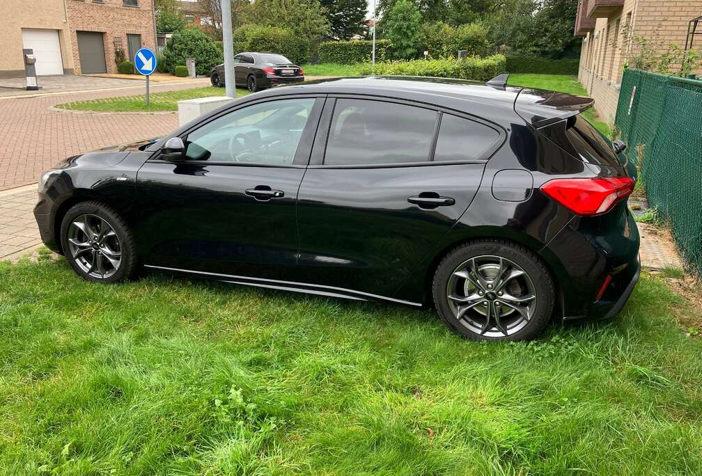 Ford Focus 1.0 EcoBoost ST-line Business CarPlay