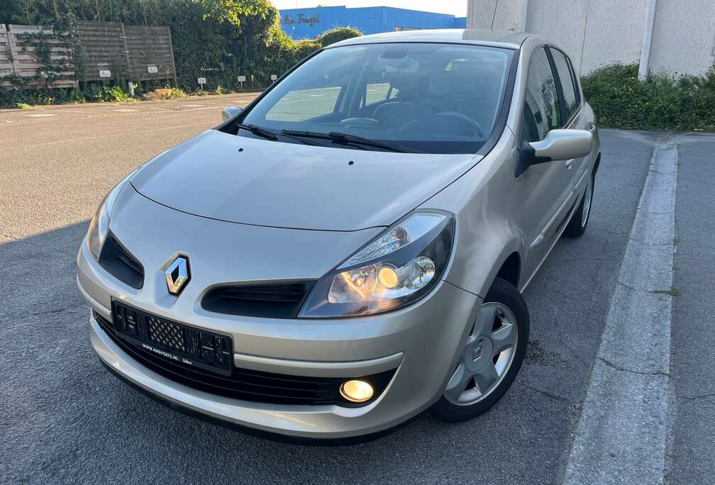 Renault 1.6i 16v Initiale