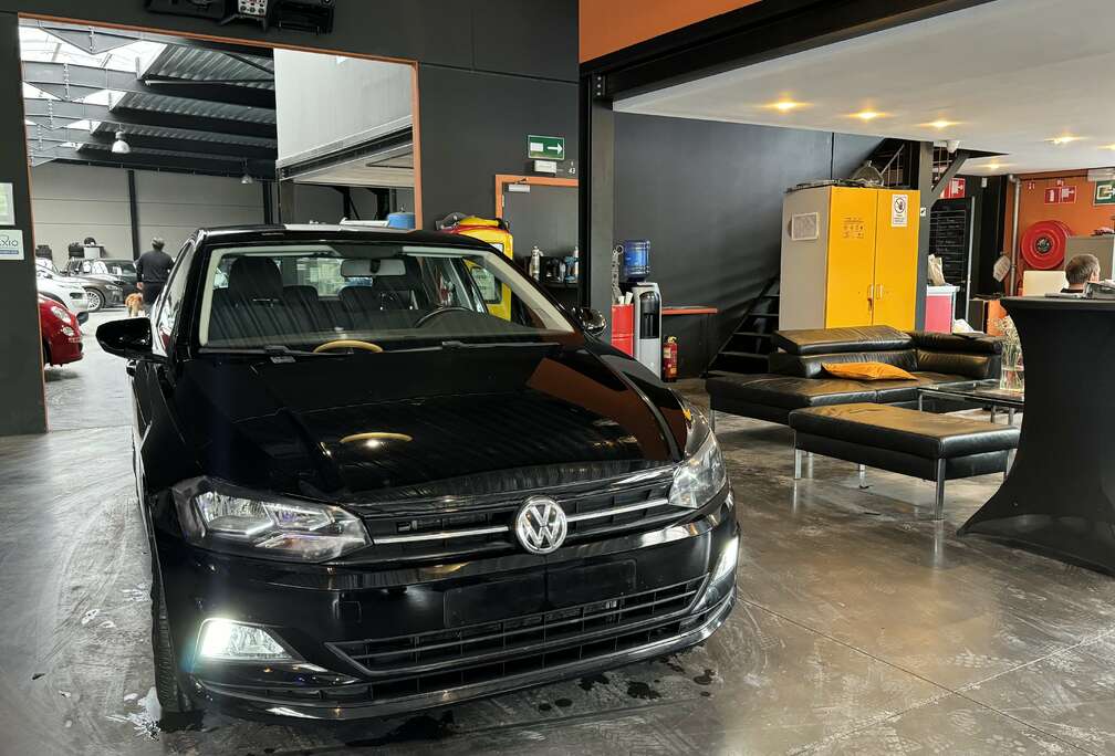 Volkswagen 1.6 - A/C - MEDIA/TEL - NAVI - REGULATEUR DE VITESSE