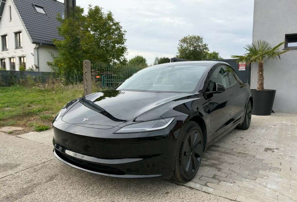 Tesla Long-Range RWD