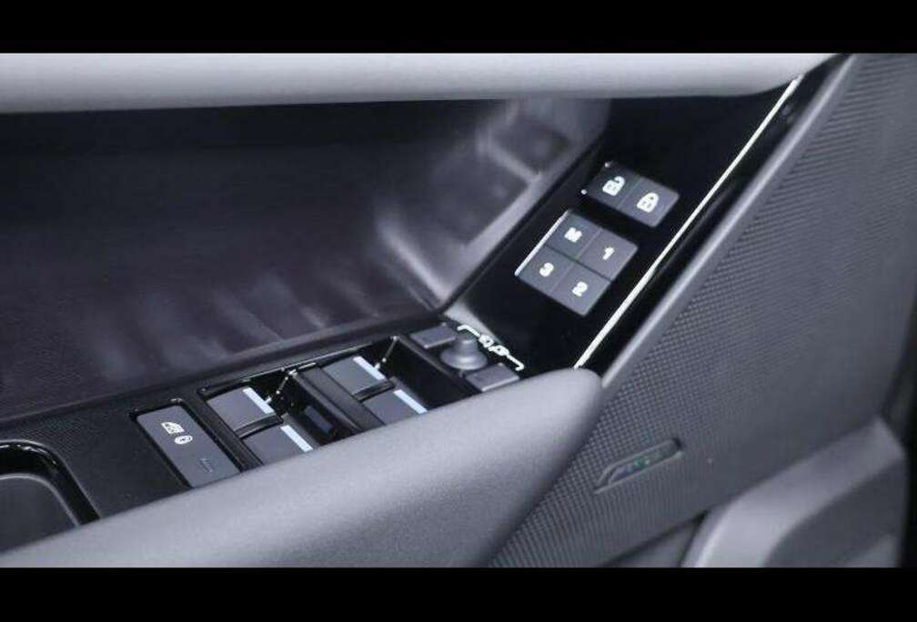 Land Rover P400 Dynamic SE AWD Auto