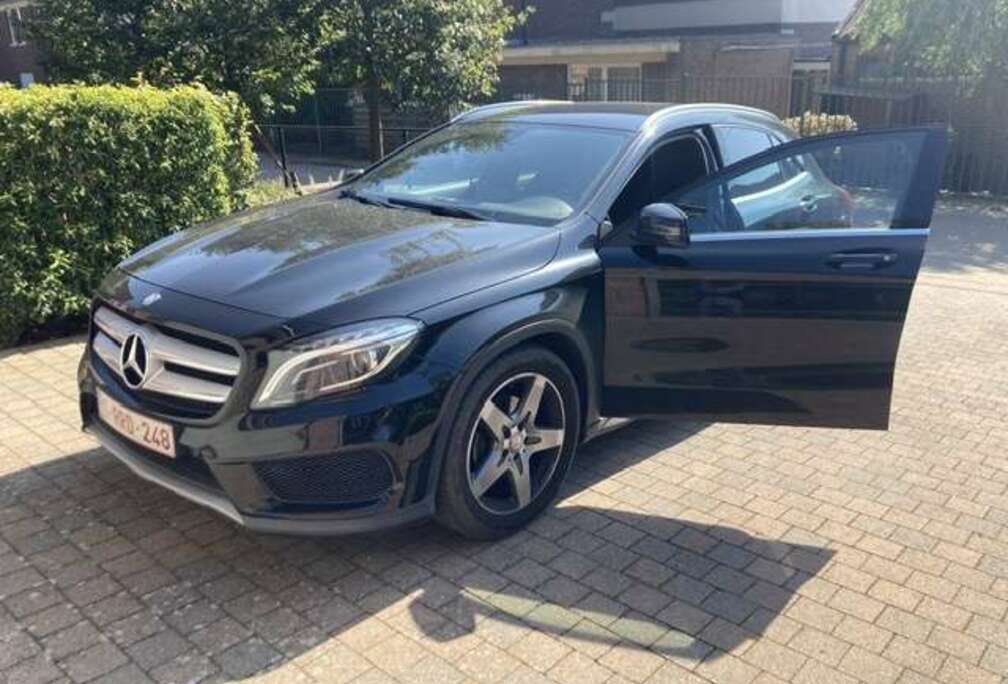 Mercedes-Benz GLA 180 AMG Line