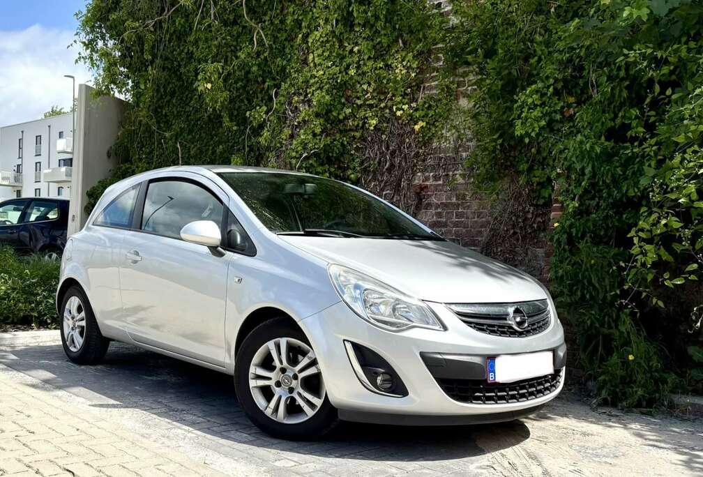 Opel 1.2 16V (ecoFLEX) 63kw 85ch Essence - Airco