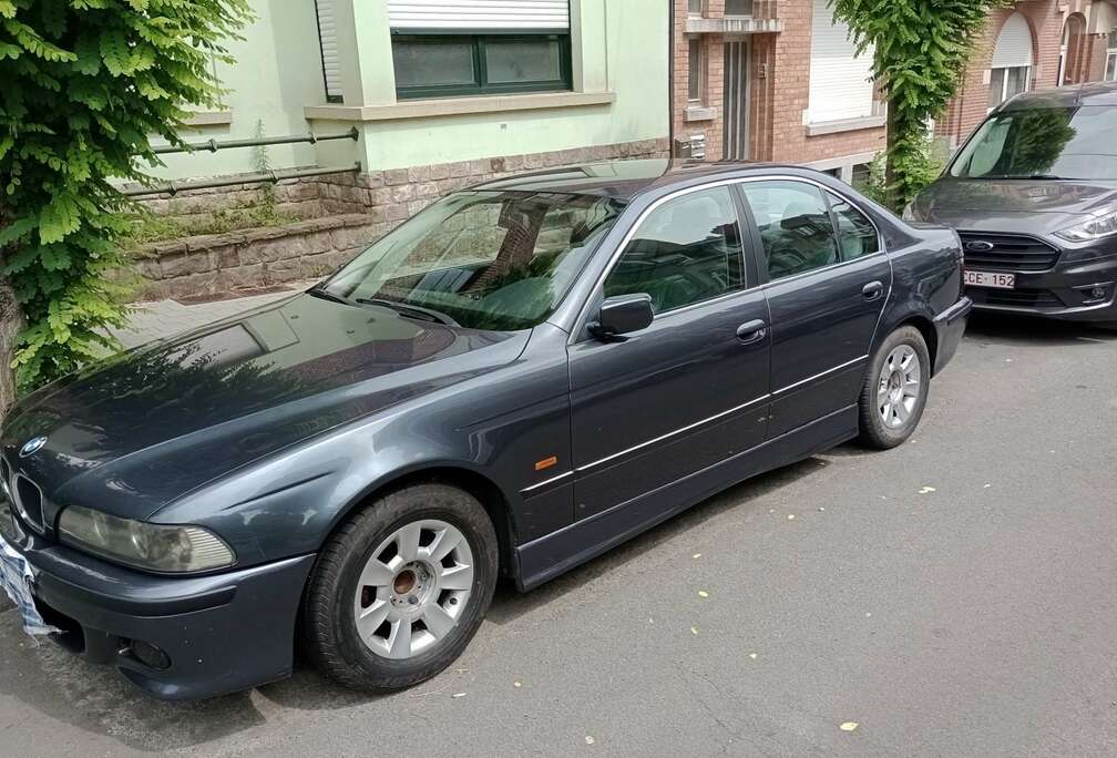 BMW 523i