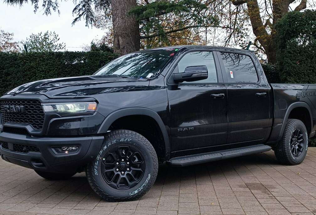 Dodge Model 2025 Rebel Night Premium €74.900 ,- excl