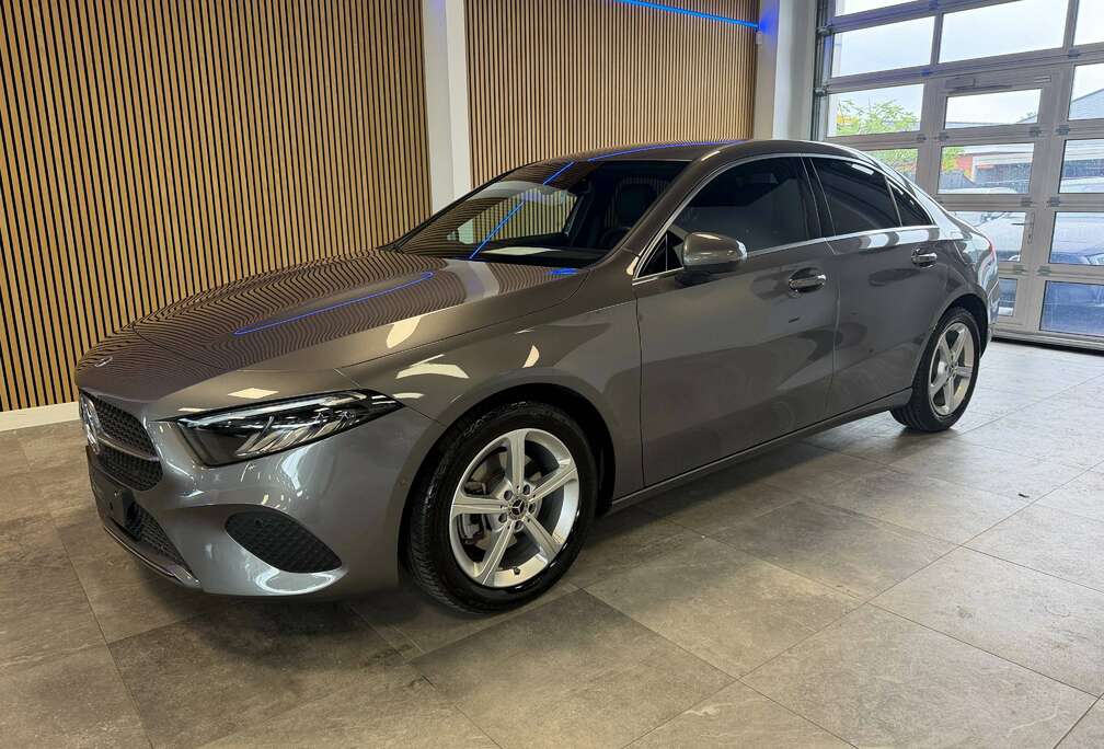 Mercedes-Benz A Sedan 180 Luxury Line camera-Led-Zetelverwarming