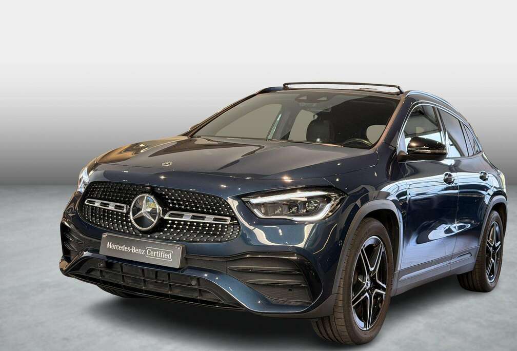 Mercedes-Benz D 4MATIC AMG Line  Panoramisch Dak  Trekhaak  M