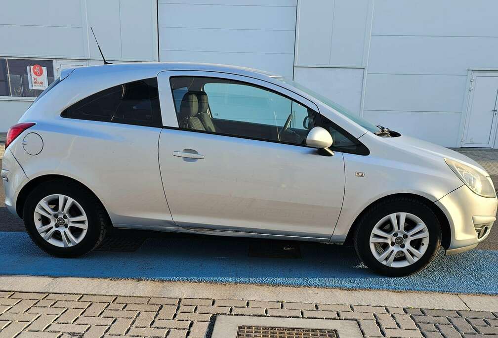 Opel Corsa 1.4i Cosmo