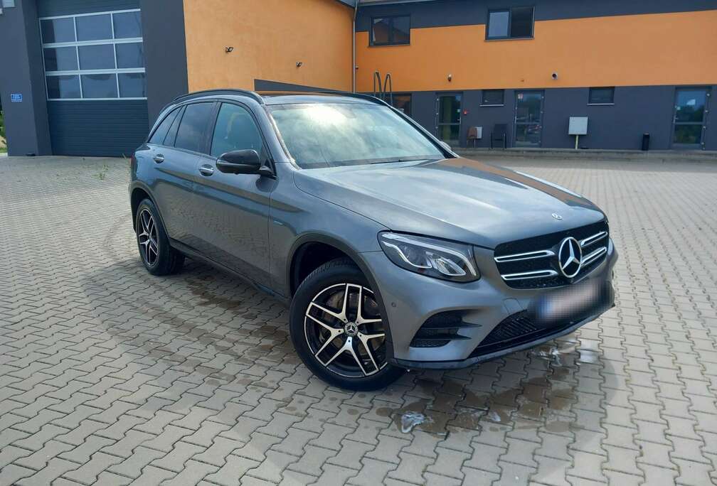 Mercedes-Benz e 4Matic 7G-TRONIC AMG Line