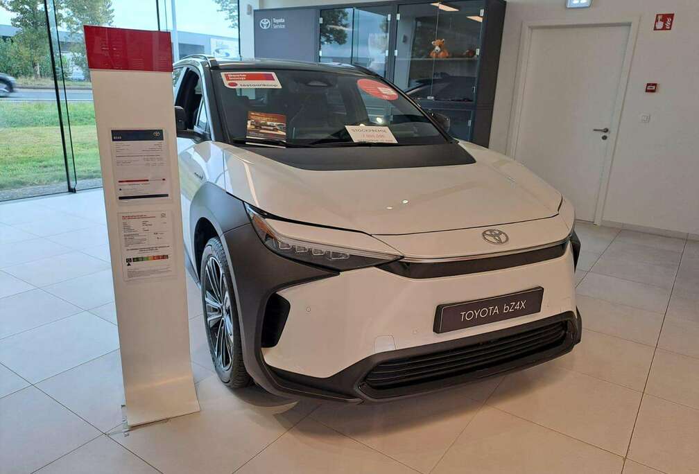 Toyota 71.4 kWh 2WD Style Plus