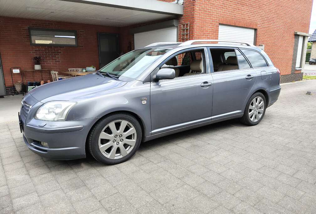 Toyota 2.0 Turbo D4D Linea Sol full option