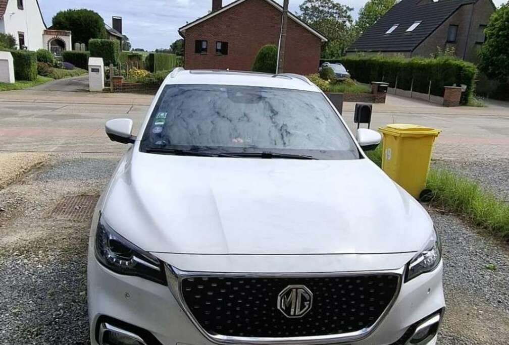MG PHEV Luxury