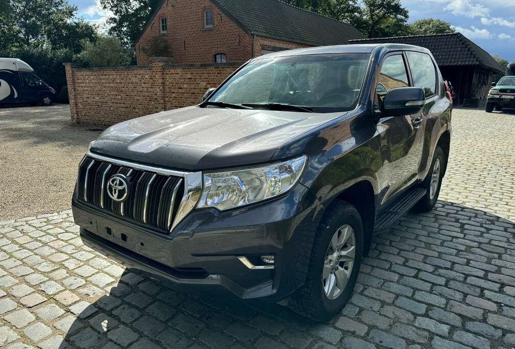 Toyota Landcruiser 2.8 D-4D Style A/T LICHTE VRACHT CAMM.