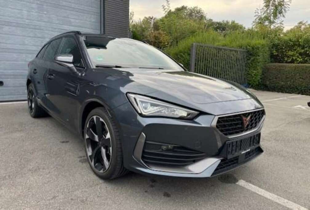 Sportstourer 1.4 Plug-in Hybrid DSG 204PK