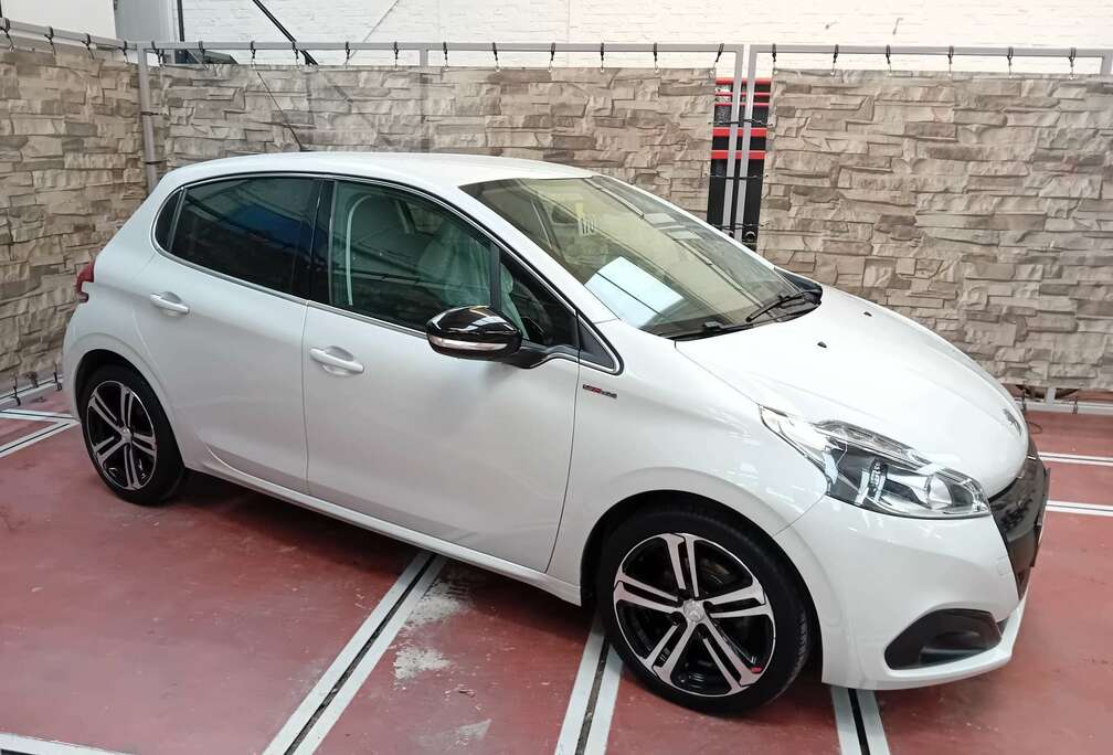 Peugeot 208 1.2 GT Line S - 1 jr garantie