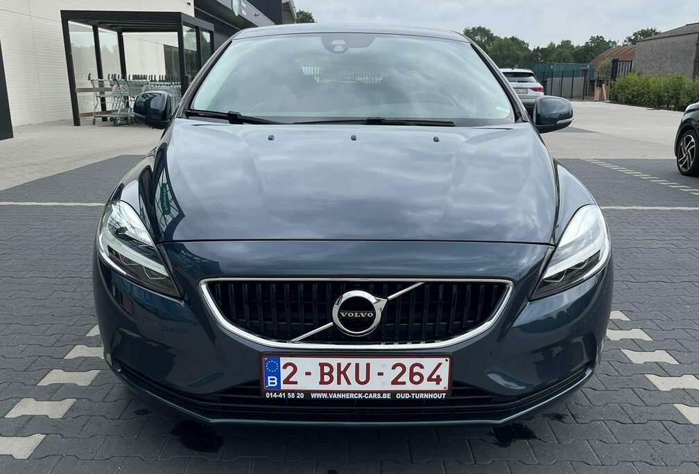 Volvo V40 2.0 T2 Black Edition GPF (EU6d-TEMP)