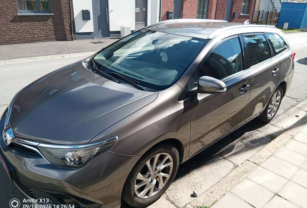 Toyota Touring Sports 1.33 VVTI Pack 50th