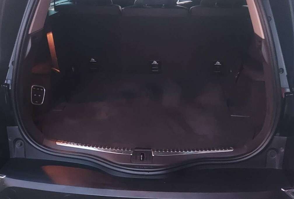 Renault Energy dCi 160 EDC Initiale Paris