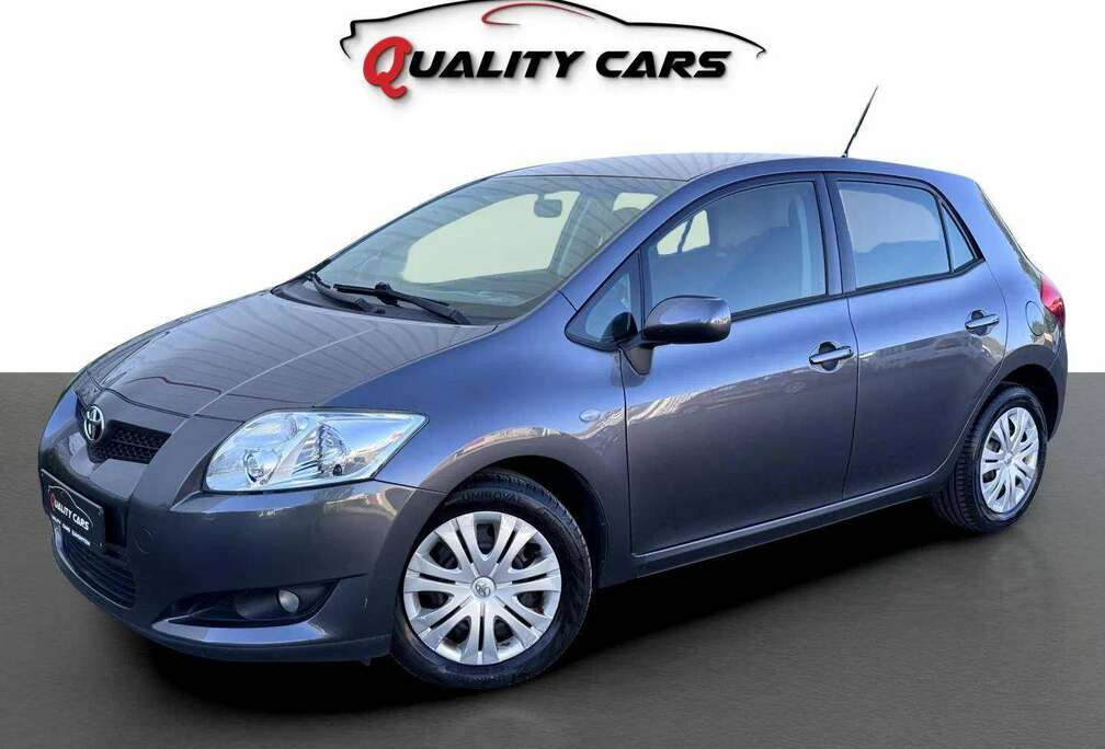 Toyota 1.4i   65.000 KM    Navi  CarPlay  Garantie