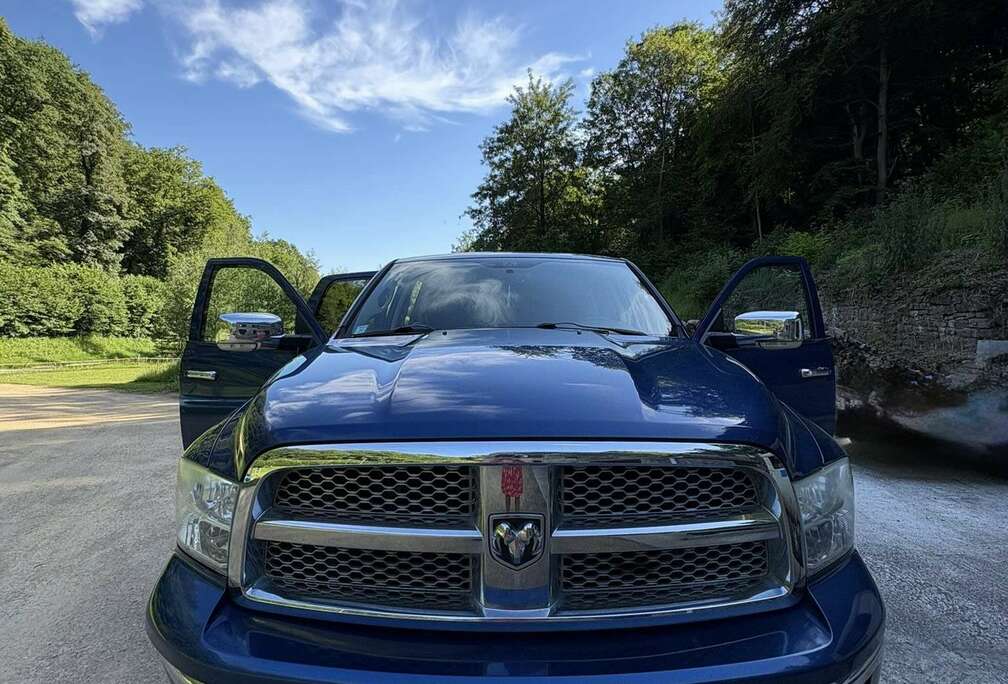 Dodge 5.7 V8 HEMI LARAMIE Utilitaire