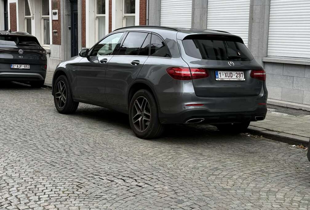 Mercedes-Benz e 4Matic 7G-TRONIC AMG Line