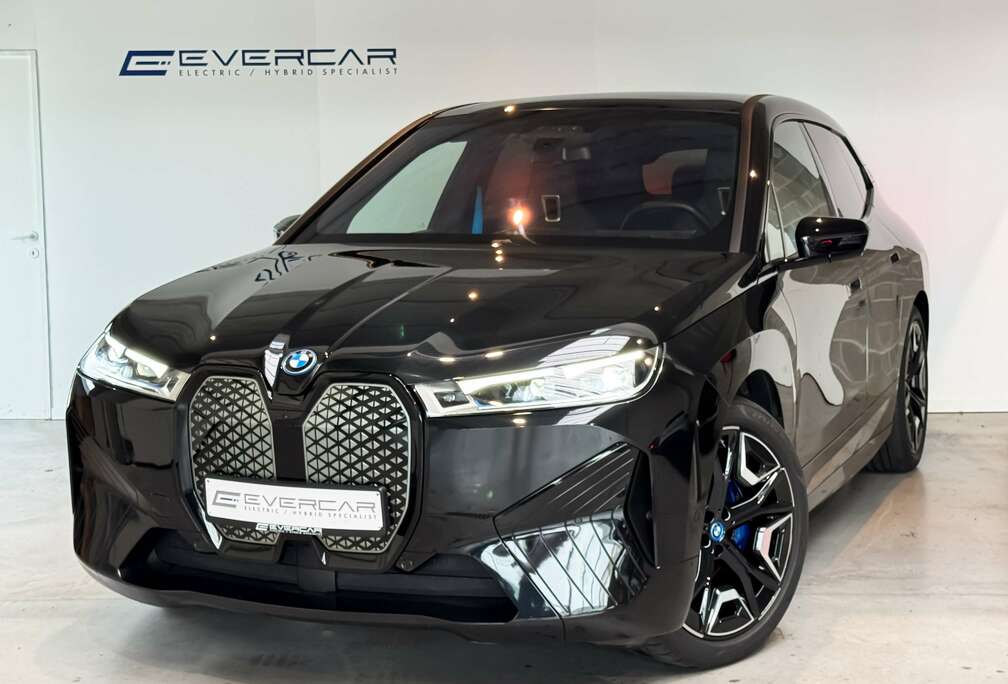 BMW iX xDrive40 SPORT *LASER*TOWHOOK*PANO**