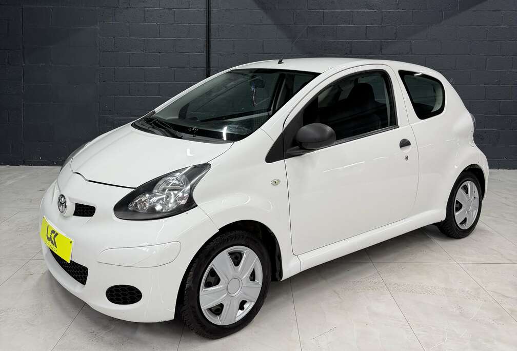 Toyota Aygo 1.0i VVT-i Car Dance