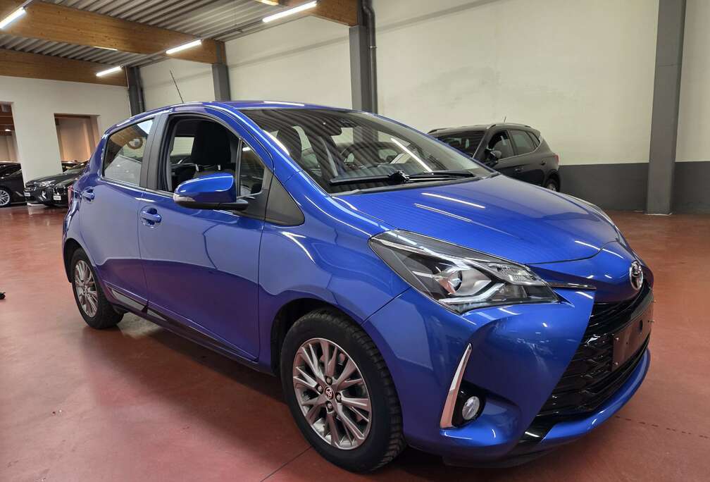 Toyota 1.5i (essence) + Automaat + NAVI/CAM + ETAT NEUF