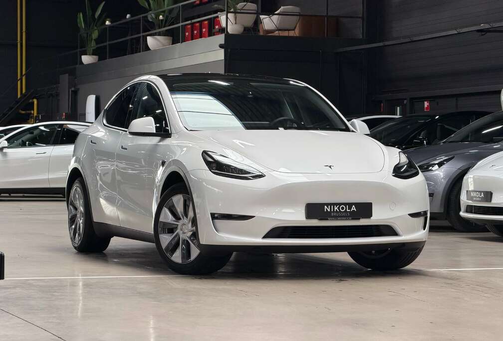 Tesla LONG RANGE - ALL WHEEL DRIVE - HIGHWAY AUTOPILOT