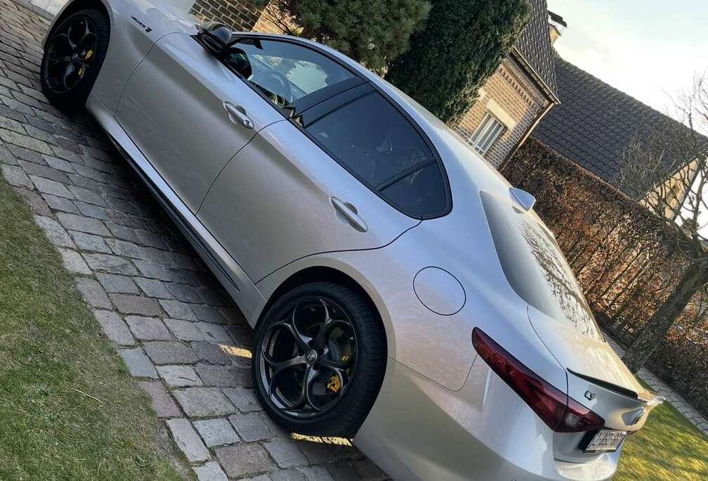 Alfa Romeo 2.0 T AWD Veloce TI