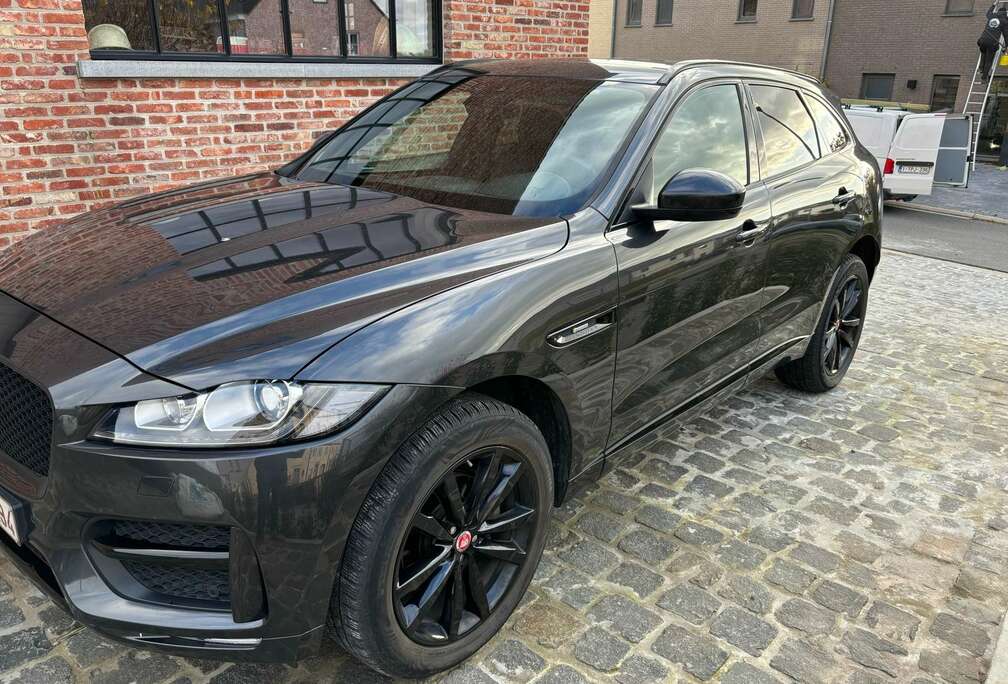 Jaguar F-Pace 25t AWD R-Sport anthraciet met black pack