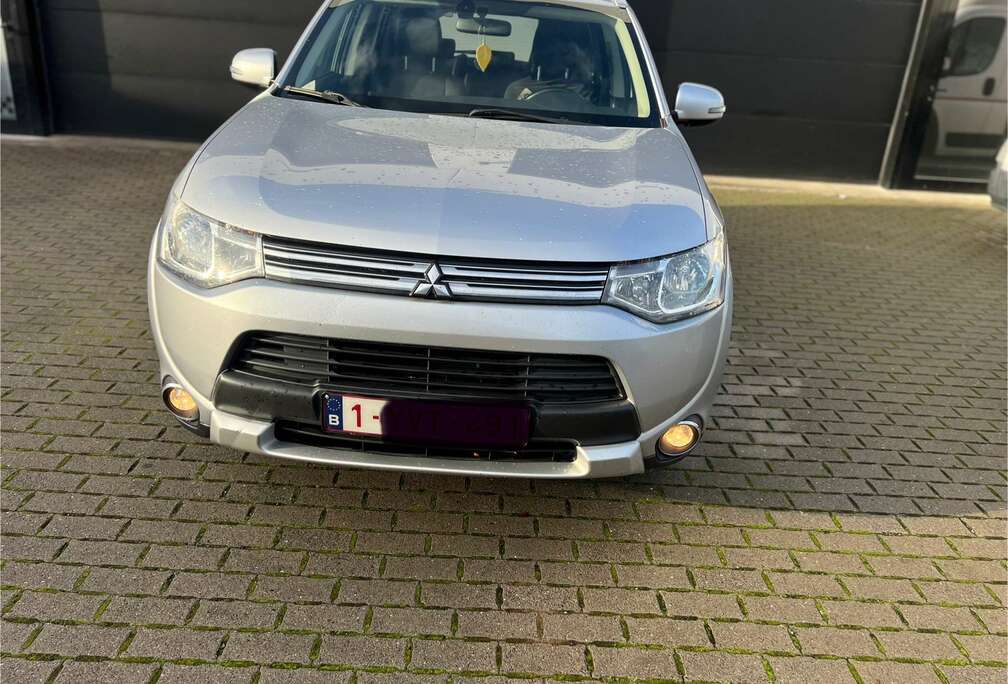 Mitsubishi 2.0 4WD Plug-In Hybrid Plus