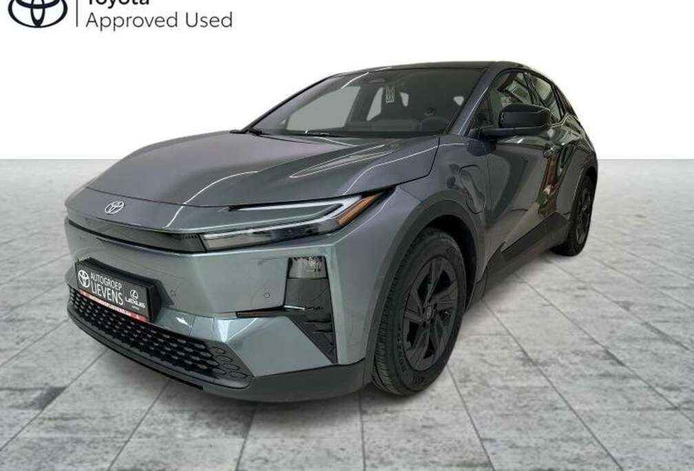 Toyota 77Kw 2WD BUSINESS