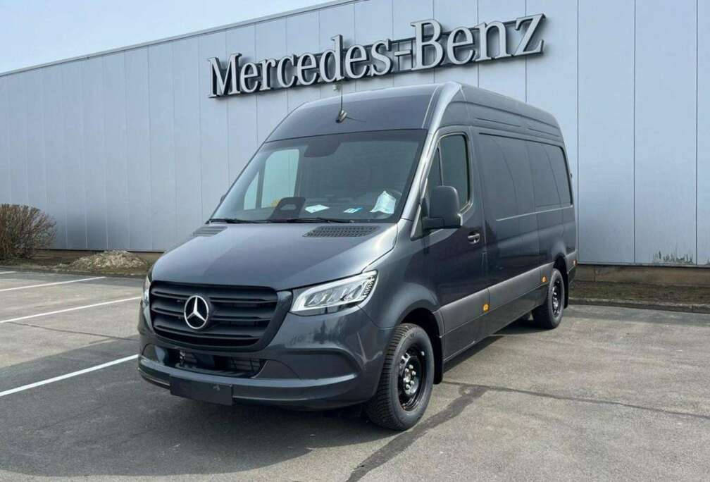 Mercedes-Benz 319 CDI GB L2 RWD 3.5T Bumper in carrosseriekleur,