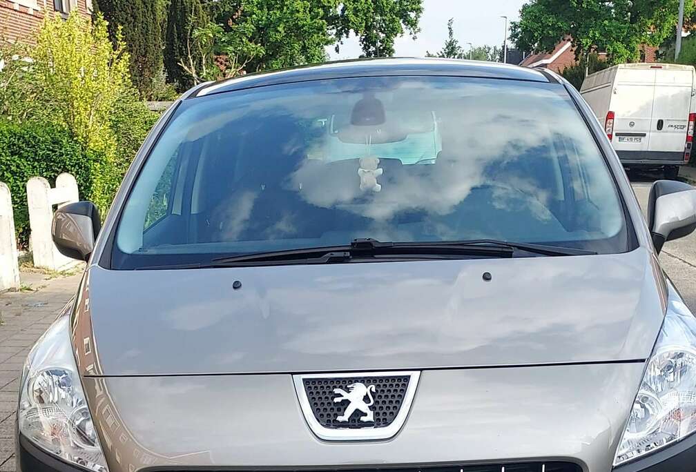 Peugeot 3008 1.6i Premium